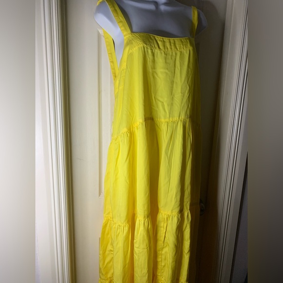 Vibrant Yellow Maxi dress - Picture 4 of 8